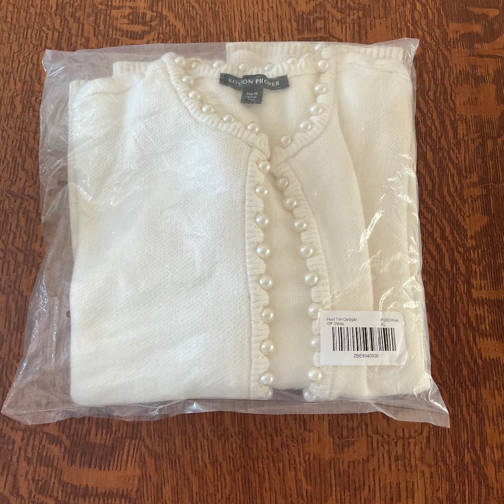 Off White XL sweater from Boston Proper